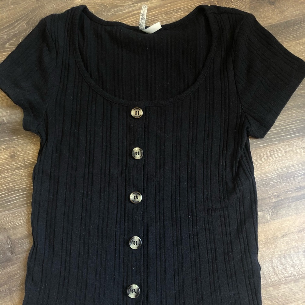 Scoop neck tee